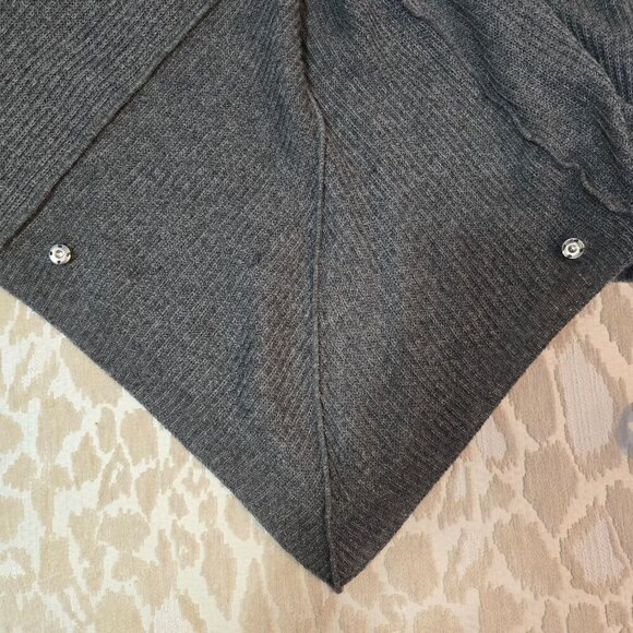 Kate Landry Faux Fur Collar Cropped Cape Knit Sleeves Gray Size M Acrylic & Wool - Picture 9 of 13